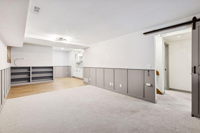 491 Sterling Street S, Maplewood, MN 55119