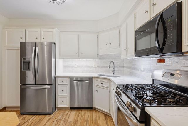 491 Sterling Street S, Maplewood, MN 55119