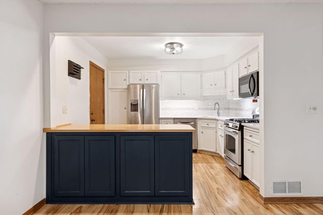 491 Sterling Street S, Maplewood, MN 55119