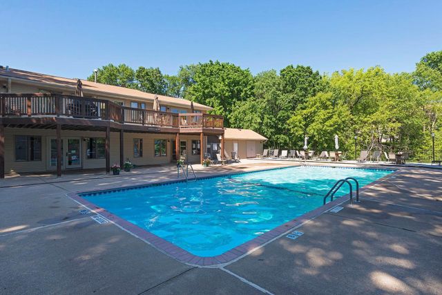 491 Sterling Street S, Maplewood, MN 55119