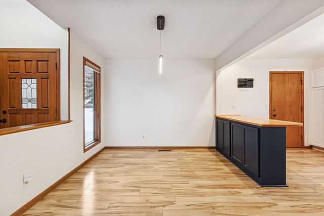 491 Sterling Street S, Maplewood, MN 55119