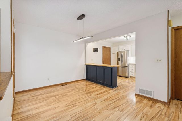 491 Sterling Street S, Maplewood, MN 55119