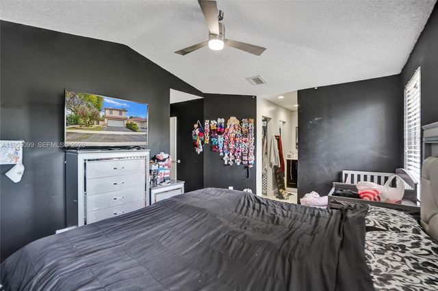 218 NW 75th Ter, Plantation, FL 33317