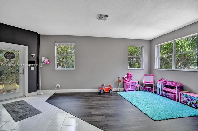 218 NW 75th Ter, Plantation, FL 33317