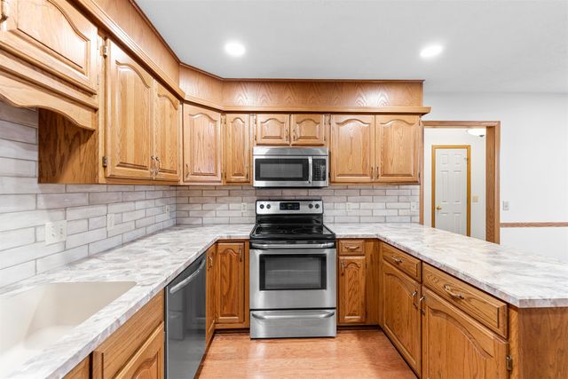 845 Fairdale Rd Apt B, Salina, KS 67401