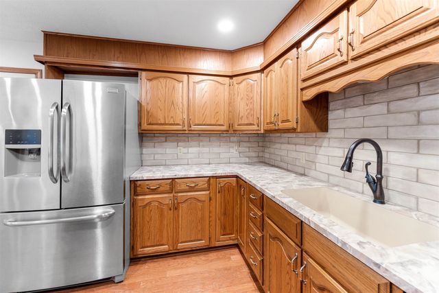 845 Fairdale Rd Apt B, Salina, KS 67401