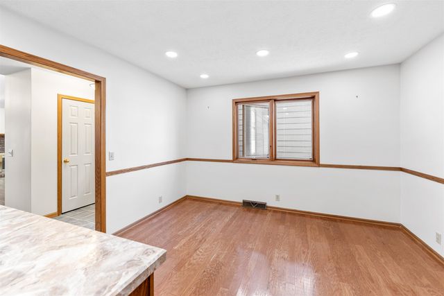 845 Fairdale Rd Apt B, Salina, KS 67401