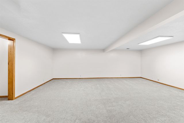 845 Fairdale Rd Apt B, Salina, KS 67401