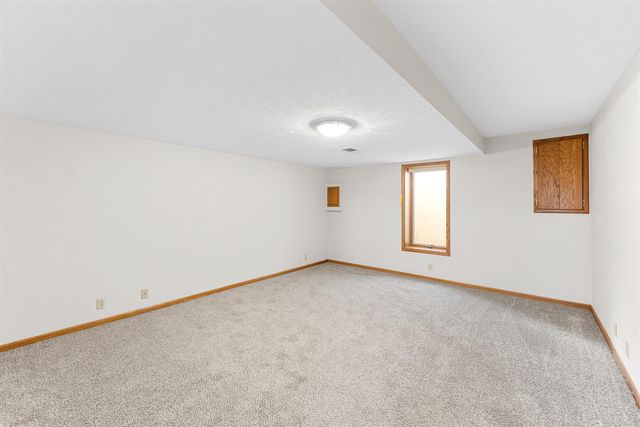 845 Fairdale Rd Apt B, Salina, KS 67401