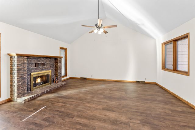 845 Fairdale Rd Apt B, Salina, KS 67401