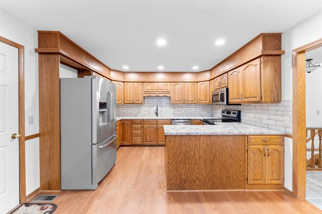 845 Fairdale Rd Apt B, Salina, KS 67401