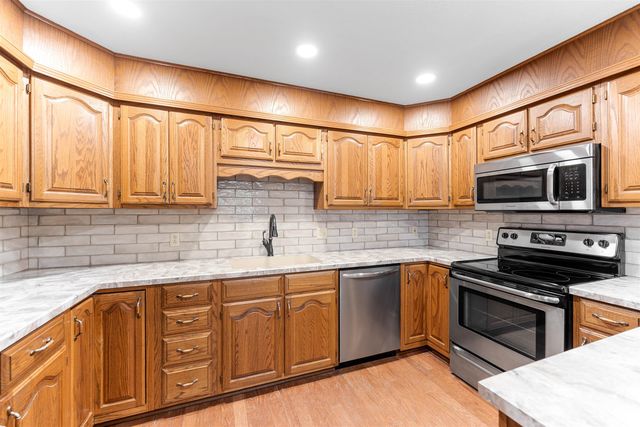 845 Fairdale Rd Apt B, Salina, KS 67401