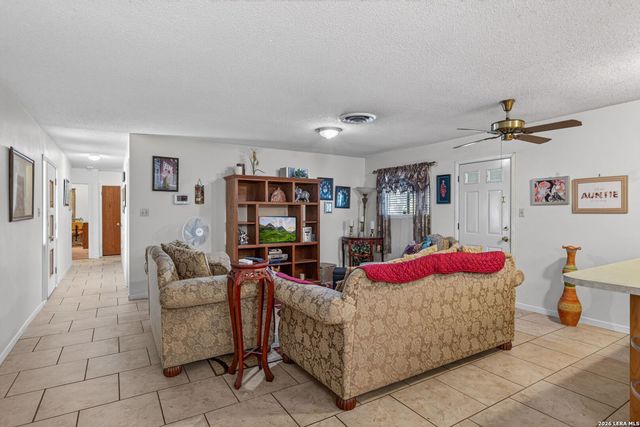 218 LANTANA LN, Pleasanton, TX 78064