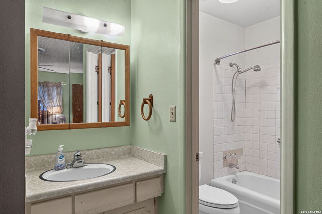 218 LANTANA LN, Pleasanton, TX 78064