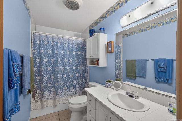 218 LANTANA LN, Pleasanton, TX 78064