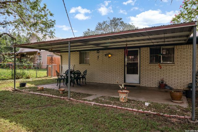 218 LANTANA LN, Pleasanton, TX 78064