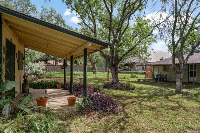 218 LANTANA LN, Pleasanton, TX 78064