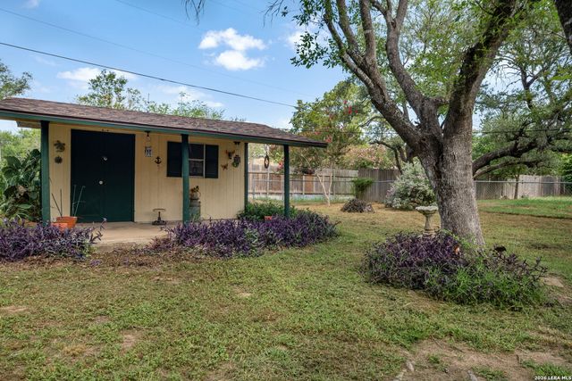 218 LANTANA LN, Pleasanton, TX 78064