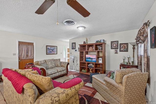 218 LANTANA LN, Pleasanton, TX 78064