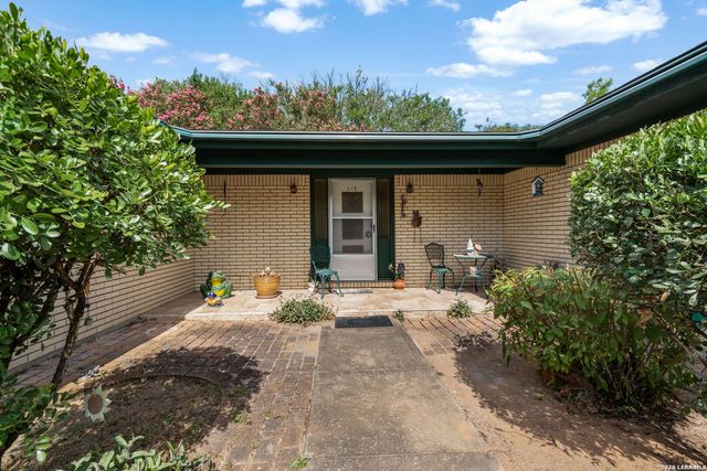 218 LANTANA LN, Pleasanton, TX 78064