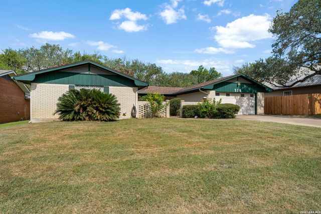 218 LANTANA LN, Pleasanton, TX 78064