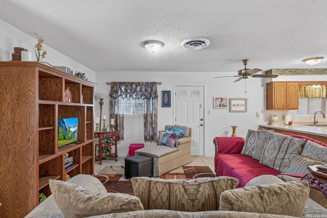 218 LANTANA LN, Pleasanton, TX 78064