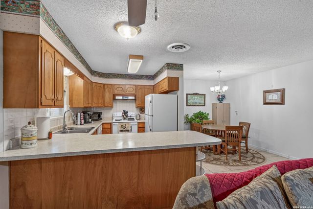 218 LANTANA LN, Pleasanton, TX 78064