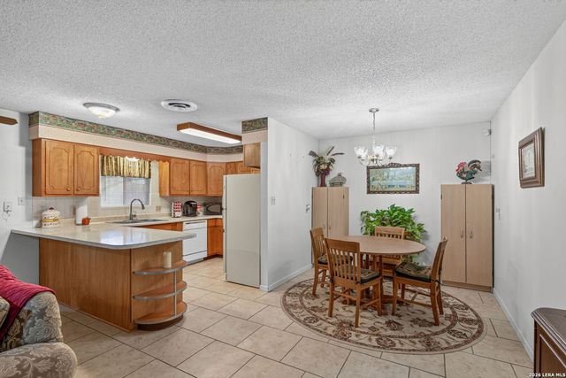 218 LANTANA LN, Pleasanton, TX 78064