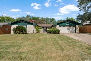 218 LANTANA LN, Pleasanton, TX 78064