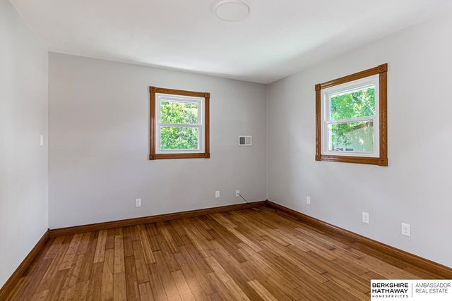 7110 S 38th Street, Bellevue, NE 68147