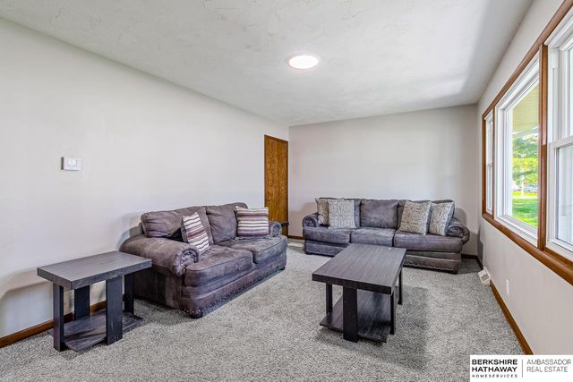 7110 S 38th Street, Bellevue, NE 68147