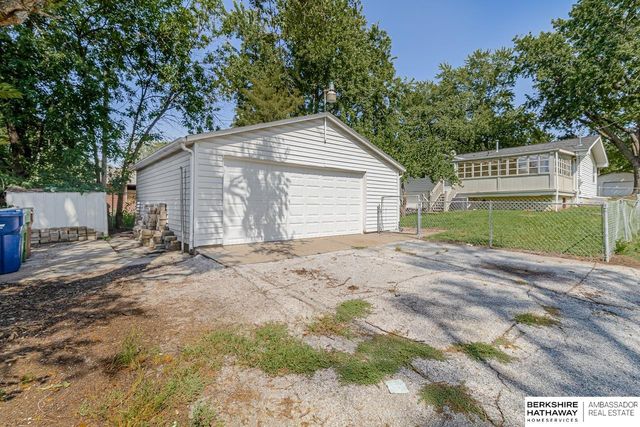 7110 S 38th Street, Bellevue, NE 68147