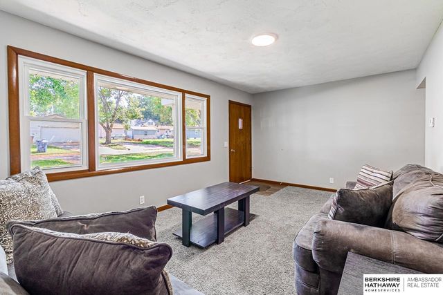 7110 S 38th Street, Bellevue, NE 68147