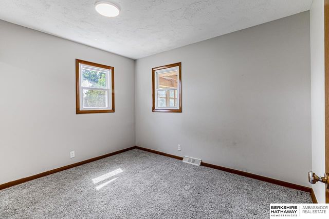 7110 S 38th Street, Bellevue, NE 68147