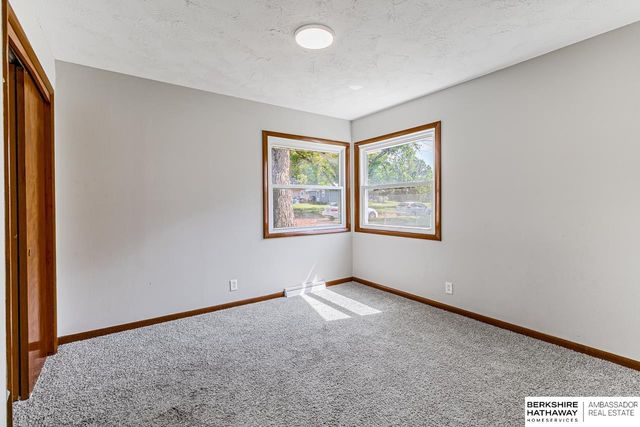 7110 S 38th Street, Bellevue, NE 68147