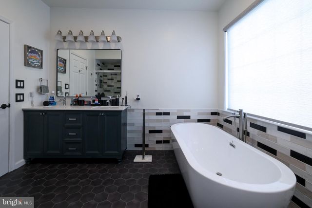 24 JUMPING BROOK LN, Barnegat, NJ 08005