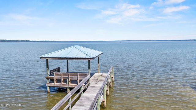 905 Charleston Place, Sneads Ferry, NC 28460