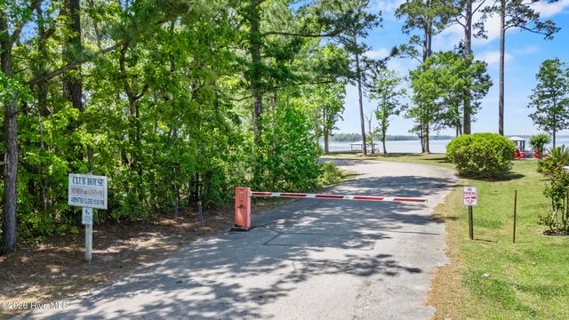 905 Charleston Place, Sneads Ferry, NC 28460