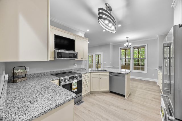 905 Charleston Place, Sneads Ferry, NC 28460