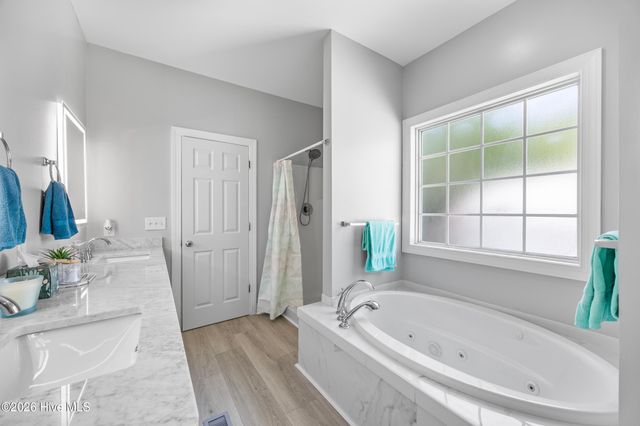 905 Charleston Place, Sneads Ferry, NC 28460