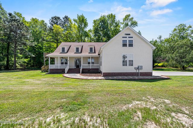 905 Charleston Place, Sneads Ferry, NC 28460