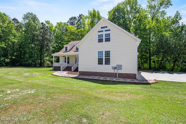 905 Charleston Place, Sneads Ferry, NC 28460