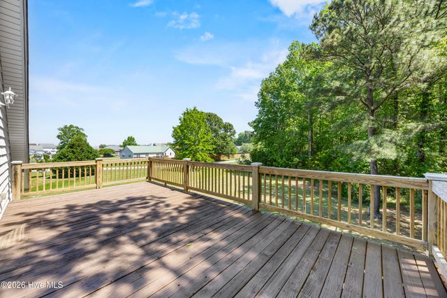 905 Charleston Place, Sneads Ferry, NC 28460
