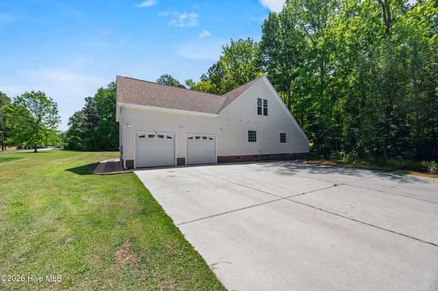 905 Charleston Place, Sneads Ferry, NC 28460