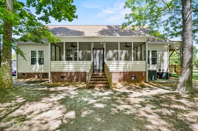 905 Charleston Place, Sneads Ferry, NC 28460