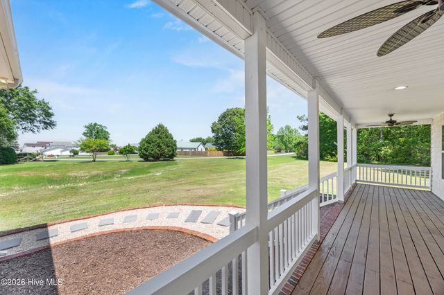 905 Charleston Place, Sneads Ferry, NC 28460