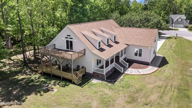 905 Charleston Place, Sneads Ferry, NC 28460