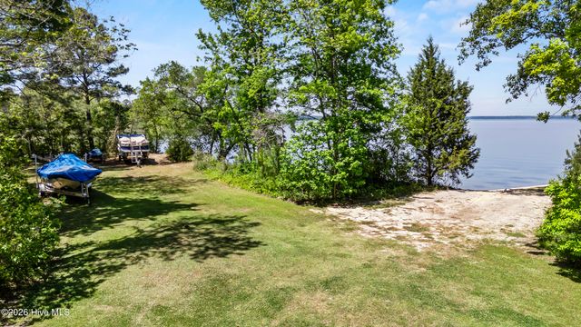 905 Charleston Place, Sneads Ferry, NC 28460