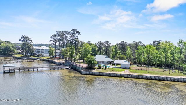905 Charleston Place, Sneads Ferry, NC 28460
