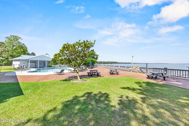 905 Charleston Place, Sneads Ferry, NC 28460